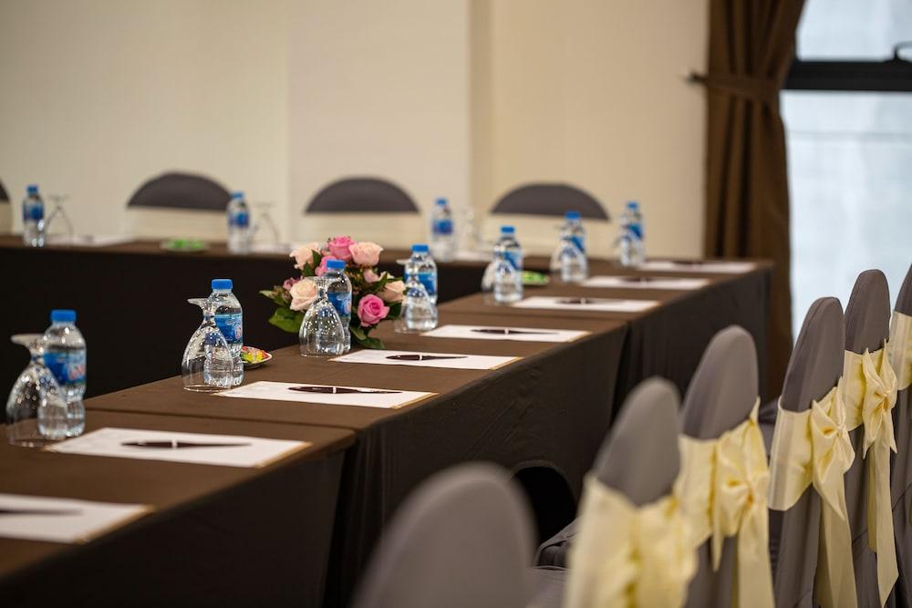 Adonis Hotel Hanoi Bagian luar foto