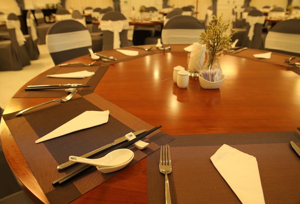 Adonis Hotel Hanoi Bagian luar foto
