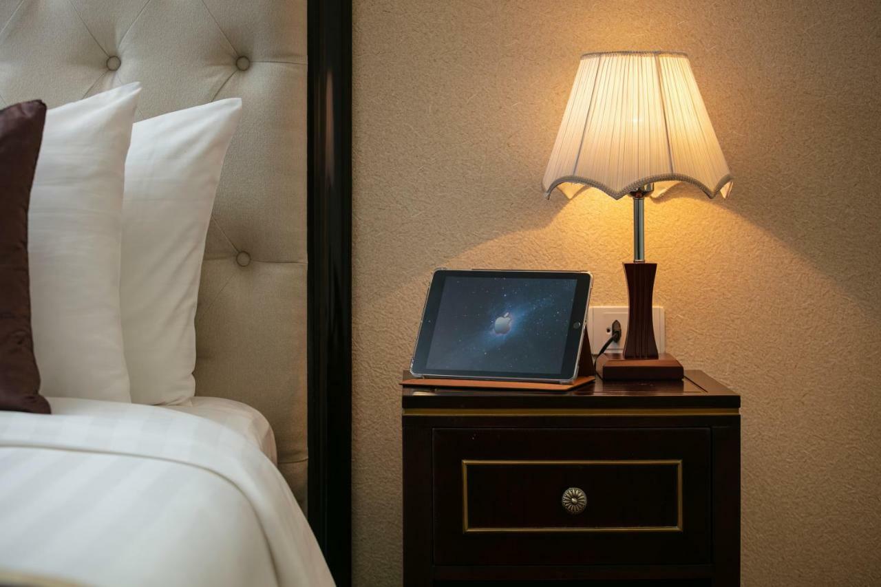 Adonis Hotel Hanoi Bagian luar foto